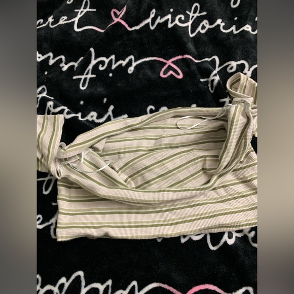 Soft A&F Rib Off-The-Shoulder Cropped Tank - Picture 4 of 6